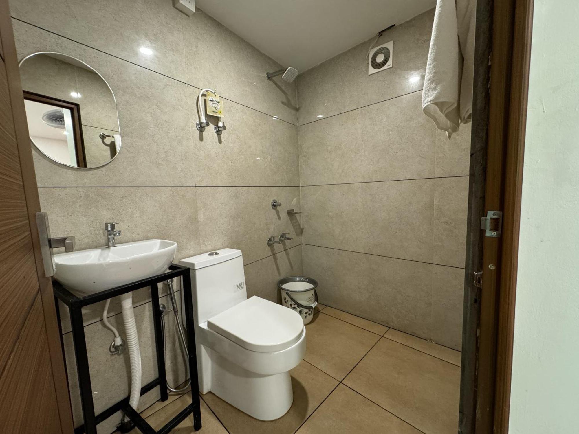 Amsher Suit Lulu Mall Road Hotel Kochi Ngoại thất bức ảnh