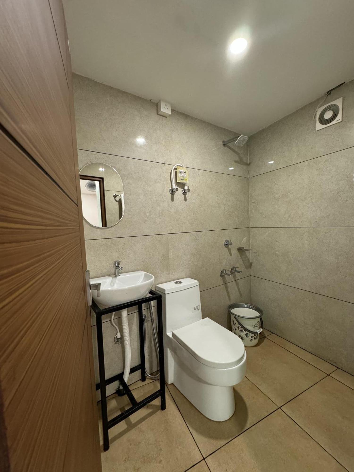 Amsher Suit Lulu Mall Road Hotel Kochi Ngoại thất bức ảnh